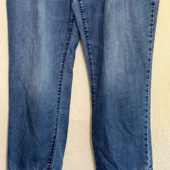 B-115 Bandolino Mandie PLUS SIZE 14 Cropped Denim Blue Jeans - Picture 2 of 11